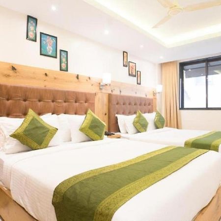 Hotel Sky Wood At Airport New Delhi Exterior photo