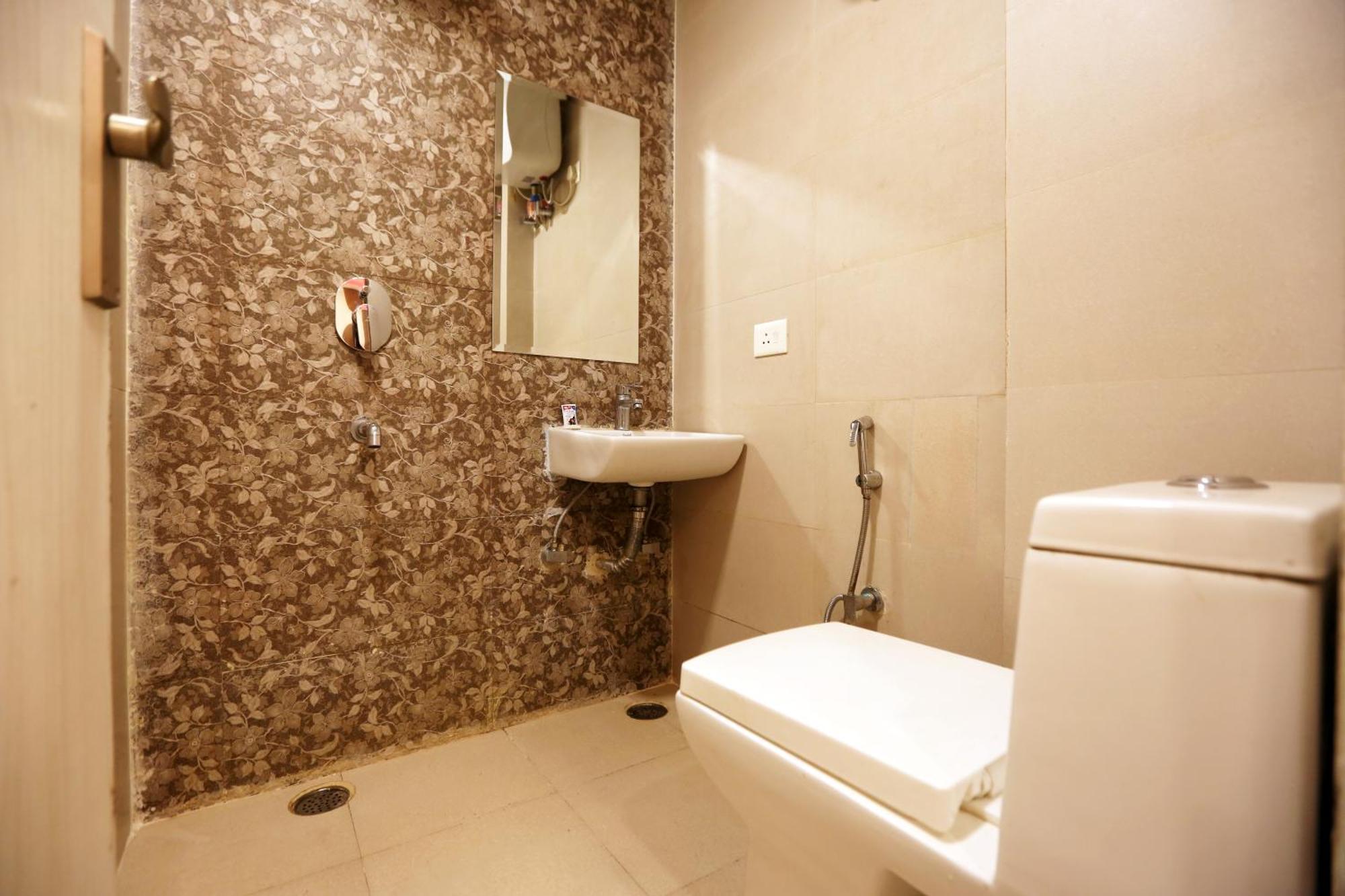 Hotel Sky Wood At Airport New Delhi Exterior photo