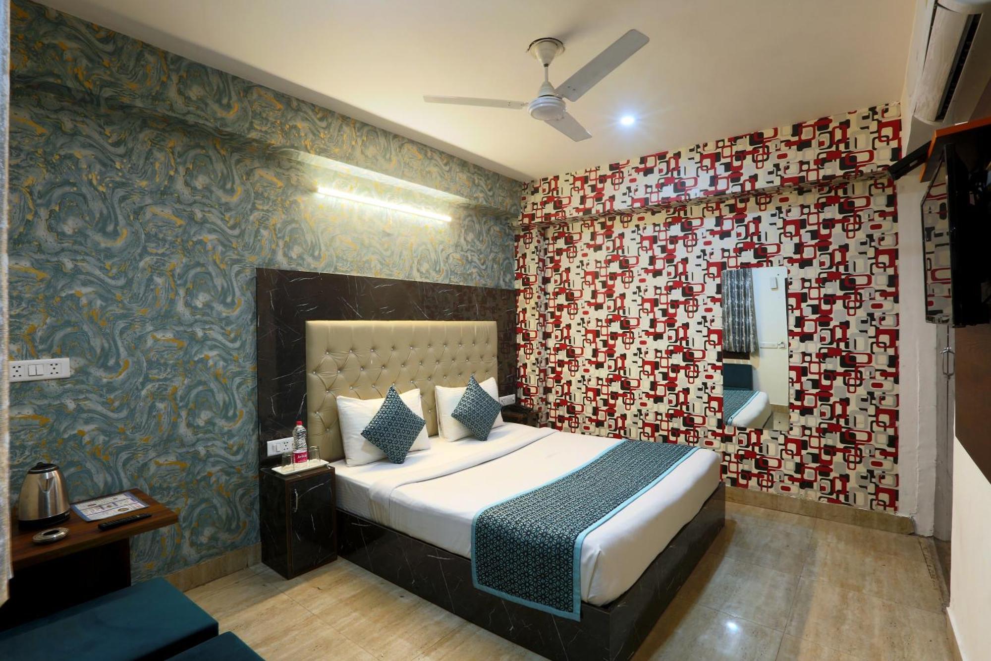 Hotel Sky Wood At Airport New Delhi Exterior photo