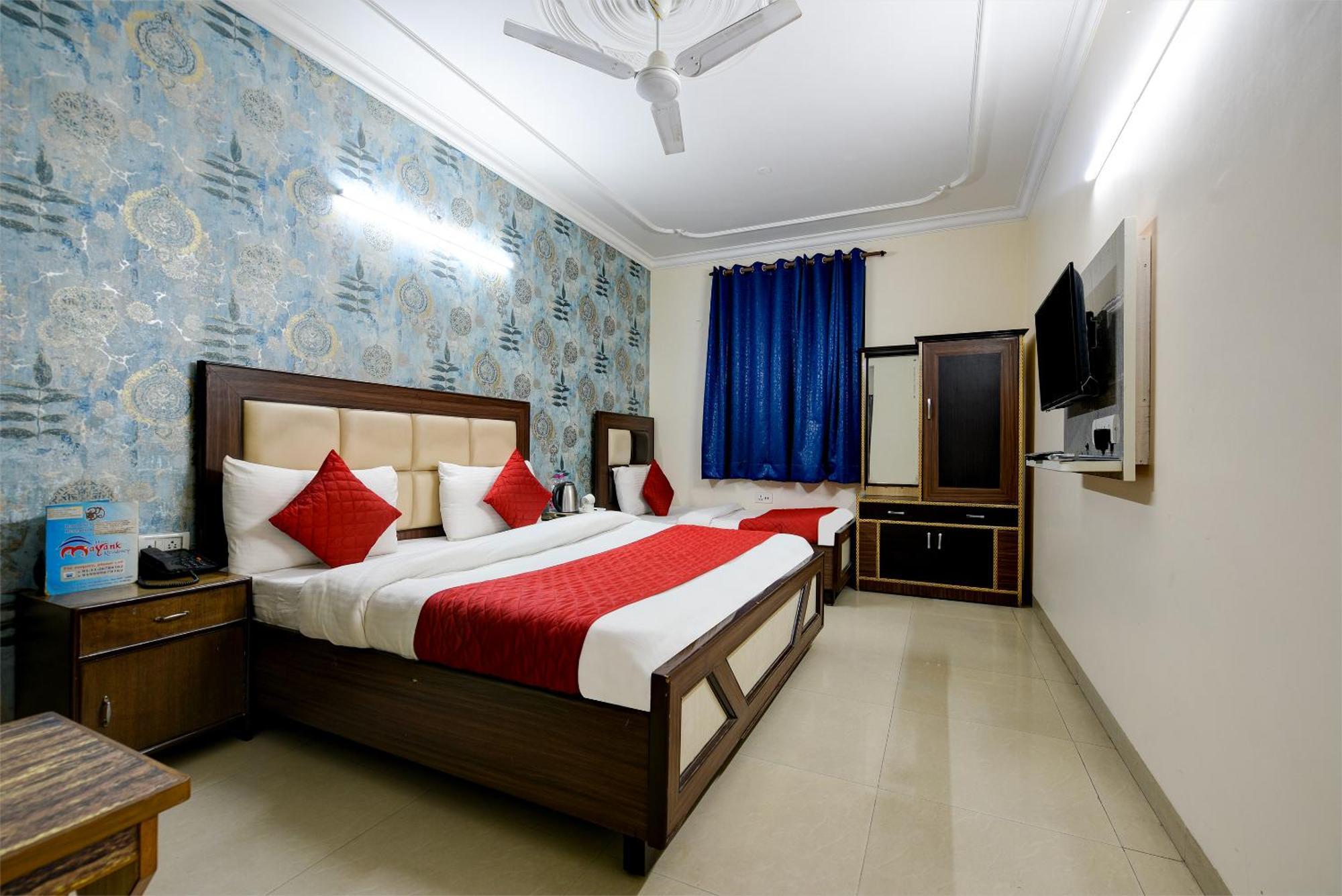 Hotel Sky Wood At Airport New Delhi Exterior photo