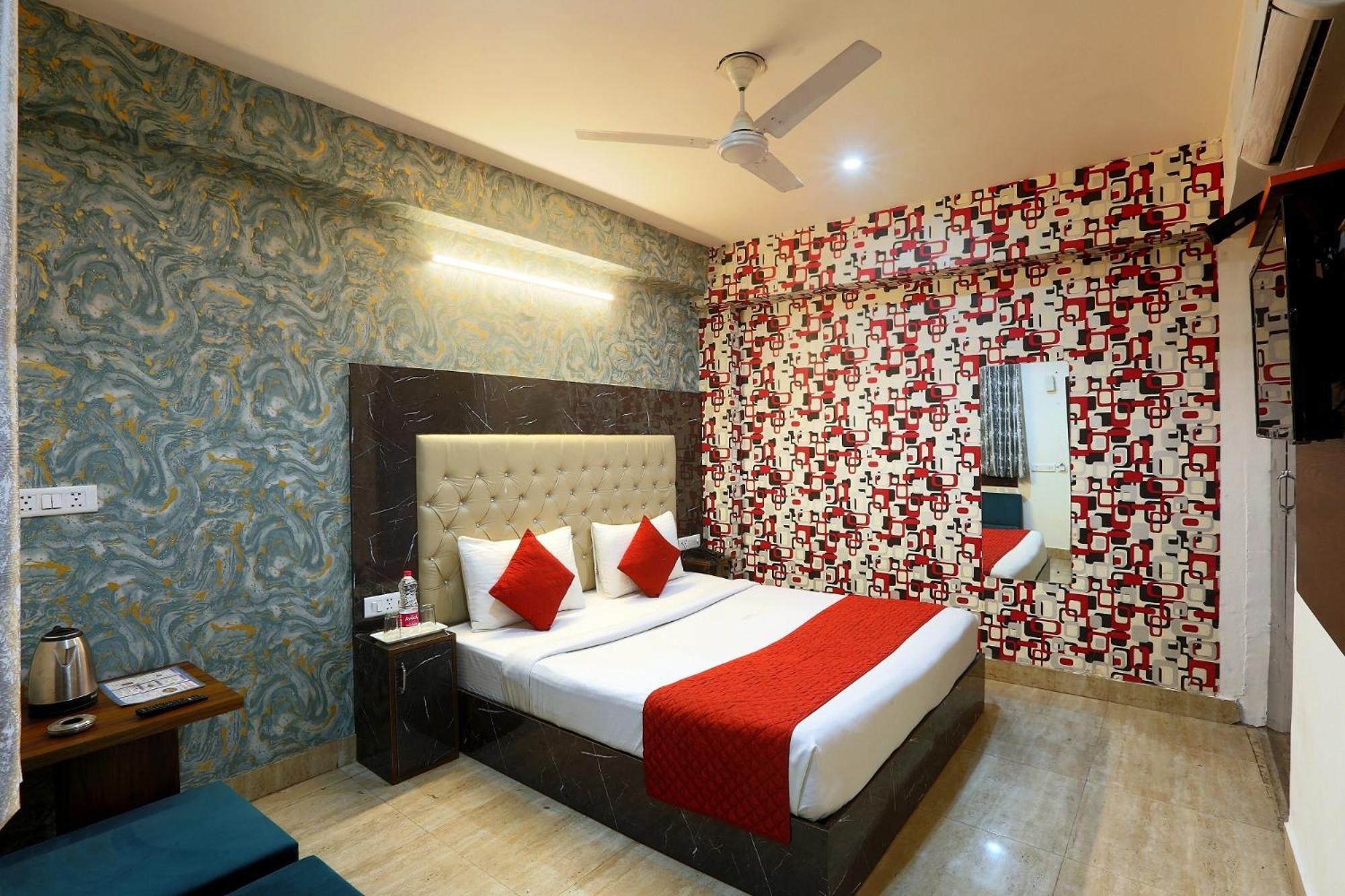 Hotel Sky Wood At Airport New Delhi Exterior photo